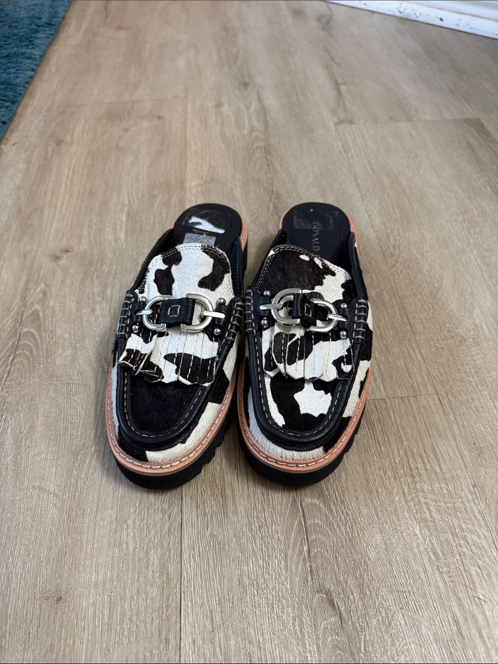 Donald Pliner mules size 6